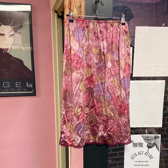 Vintage Floral Slip/Midi Skirt with Lace Trim - Picture 4 of 4